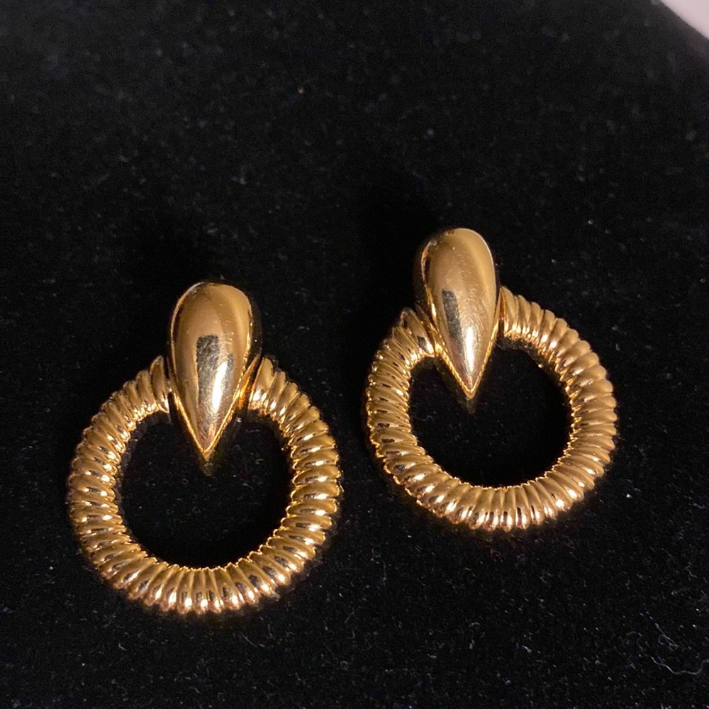 Avon Vintage Focal Point Gold Tone Pierced Earrings